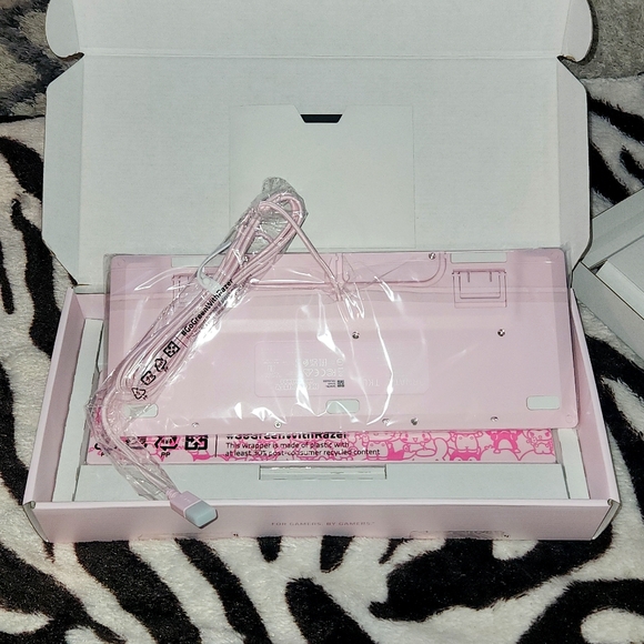 Pink Hello Kitty Razer Gaming Keyboard - Picture 6 of 6